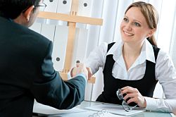 U�cisk d�oni sprzedawcy